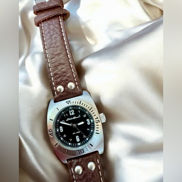 Eddie Bauer 1136 Brown Leather Round Stainless Steel 30mm Quartz Watch - Picture 3 of 8